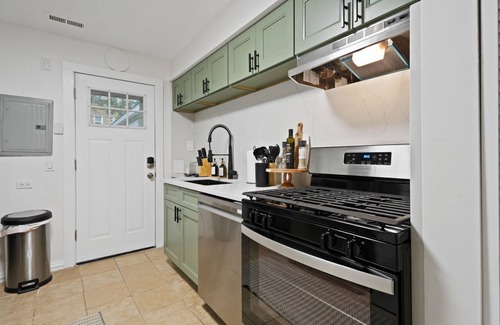 Evanston House | Stylish Evanston Retreat Near NU & Lakefront