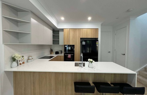 Gold Coast House | Stylish Family 3BR in Central Hope Island, Family