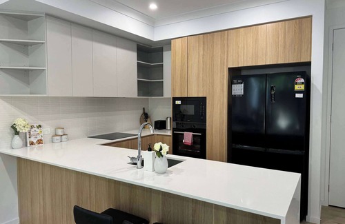 Gold Coast House | Stylish Family 3BR in Central Hope Island, Family