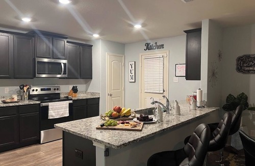 Medina Valley House | Stylish, Family-Friendly Retreat Near Lackland AFB, SeaWorld & More!