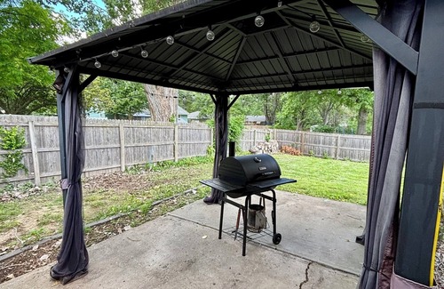 Blue Springs House | Stylish family home w/game room and arcade not far from arrowhead stadium