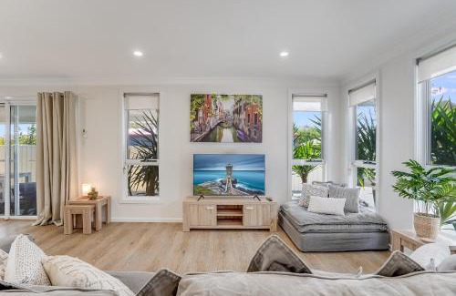 Thirlmere House | Stylish family home, centrally located.