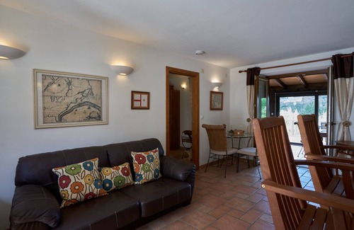 Obidos Other | Stylish farmhouse with fabulous sun room in 4 acre valley only 7km from Obidos