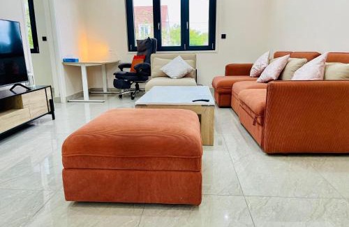 Ponthierry House | Stylish, Calm and Green Home Stay