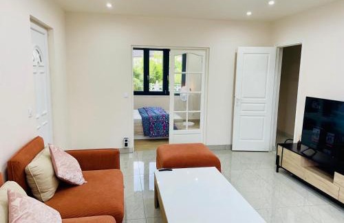 Ponthierry House | Stylish, Calm and Green Home Stay