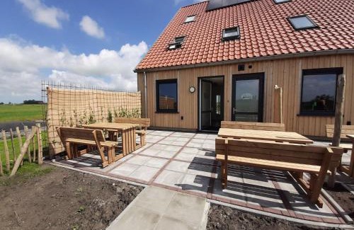 Leons House | Stylish Frisian Villa with Garden, cleaning included