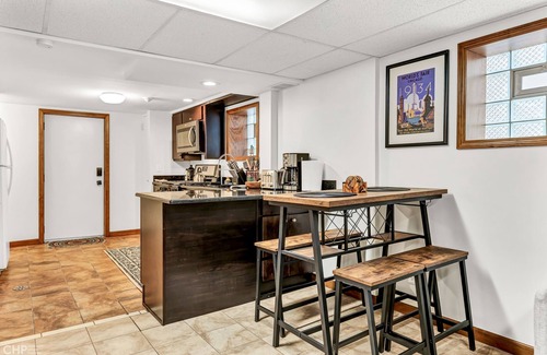 Dunning Apartment | Stylish Garden-Level 2BR: Close to O'Hare & Downtown