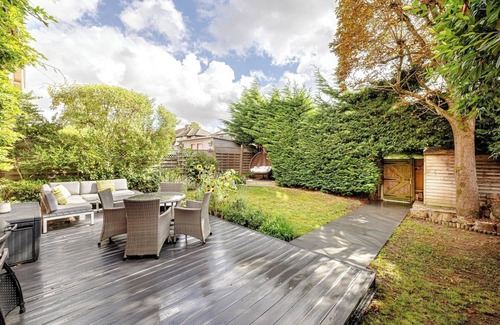Stansted House | Stylish 3-Bed Home Close to Stansted Airport