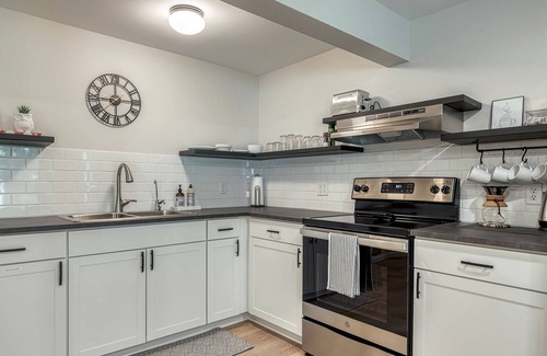 Wright City Apartment | Stylish Guest Apartment