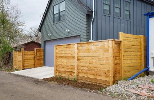 Clayton House | Stylish Guesthouse Steps To Park W Tub & Tv