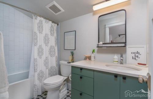 Clayton House | Stylish Guesthouse Steps To Park W Tub & Tv