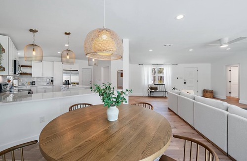 Gulf Gate Estates House | Stylish Gulf Gate Retreat w/Private Pool Near Siesta Key