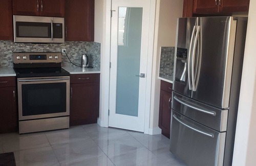 Timberlea Apartment | Stylish Heritage 5 BR House Ideal For Long Stays - With Jacuzzi