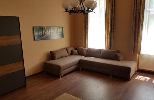 Obuda Apartment | Stylish historic flat for 4 in heart of OldBuda