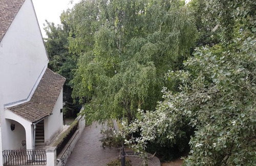 Obuda Apartment | Stylish historic flat for 4 in heart of OldBuda