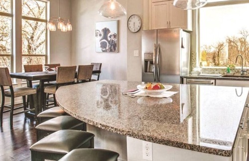 Tobin Hill House | Stylish Home by Riverwalk + Downtown/Sleeps 10