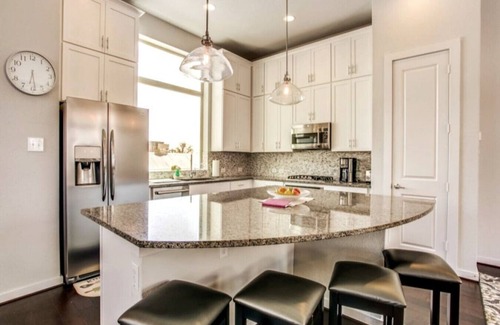 Tobin Hill House | Stylish Home by Riverwalk + Downtown/Sleeps 10