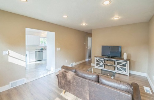 Madison Heights House | Stylish Home Close to Downtown Royal Oak 4BD, 2BA