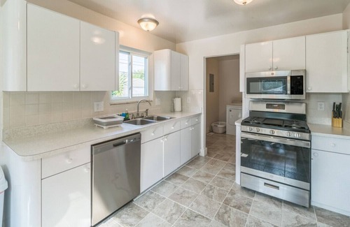 Madison Heights House | Stylish Home Close to Downtown Royal Oak 4BD, 2BA