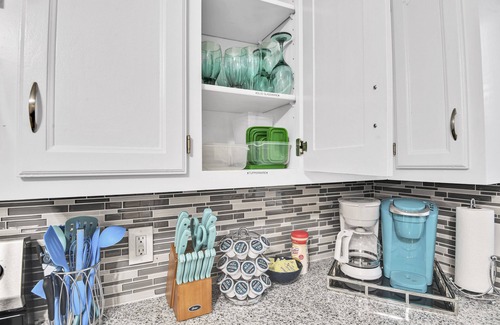 Mission House | ♦Stylish Home ♦Corner Lot♦Full Kitchen♦Backyard♦BBQ♦10min→DT♦Google Fiber♦