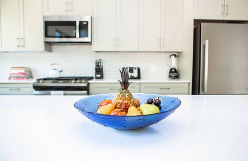 Highland House | Stylish Home, Dedicated WFH, Conveniently Located