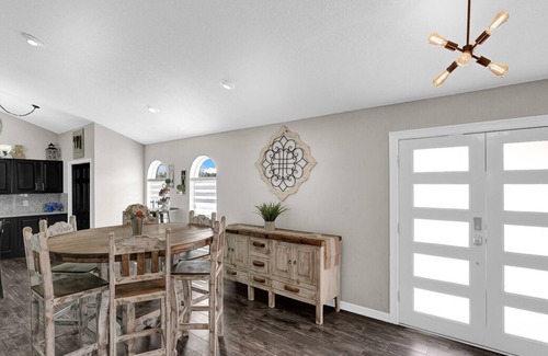 Horizon City House | Stylish home in Horizon Heights with heated pool!