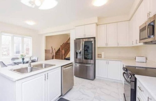 Watertown Apartment | Stylish Home in Waterdown!