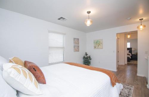 Laveen Village House | Stylish Home Phoenix - Low Rates NOW!