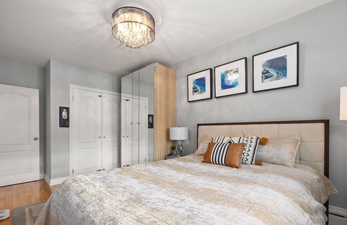 Broadview North Apartment | stylish home, sleeps 5, Free Parking with Tesla Charger
