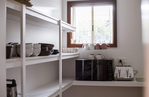 Esperance House | Stylish home to accommodate everyone. Only minutes away from town centre.