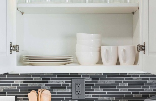 Valinda House | Stylish Home w Full Kitchen Garage Backyard
