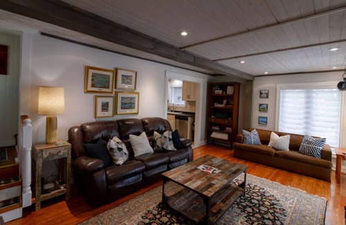 Prince Edward House | Stylish home with gym! Walk to downtown Picton
