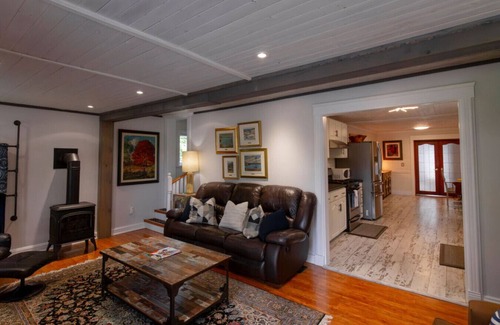 Prince Edward House | Stylish home with gym! Walk to downtown Picton