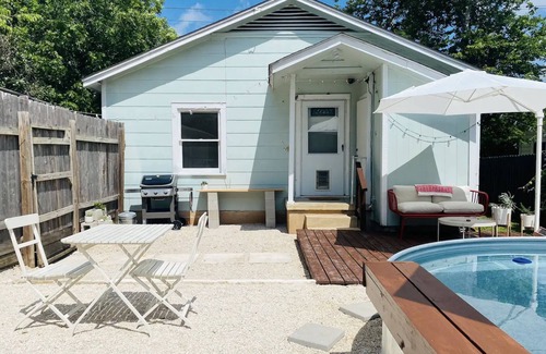 South Lamar House | Stylish home with pool and big yard in central Austin
