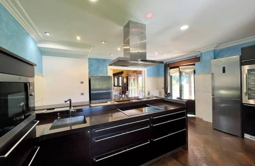 Suances Villa | Stylish Host Cantabria, Villa al Mar