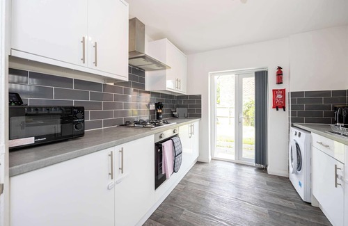 Huyton Apartment | Stylish House with Garden in Liverpool