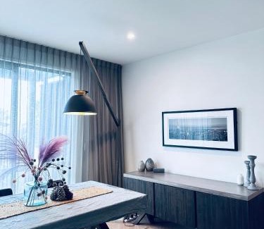Pakuranga Apartment | Stylish Industrial Holiday House in Pakuranga Free Wifi Netflix