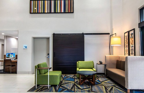 Pike House | Stylish & Inviting King Room w/ Free Breakfast!
