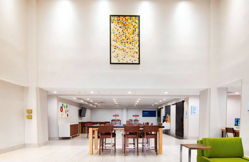 Pike House | Stylish & Inviting King Room w/ Free Breakfast!