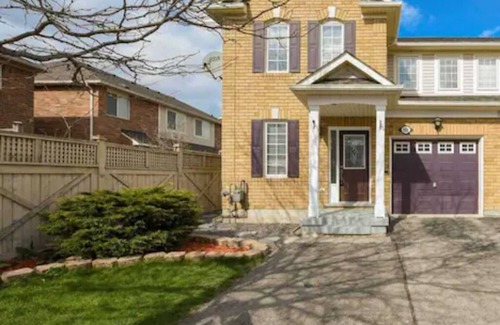 Halton Regional Municipality Apartment | Stylish king bed/Free parking