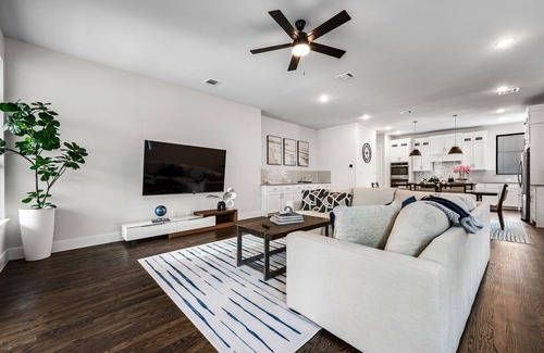 Rowlett House | Stylish Lake House Retreat in Rowlett