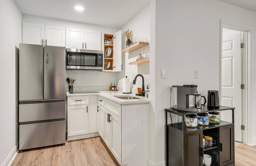 Lakeland Apartment | Stylish Lakeland Studio w/Workspace