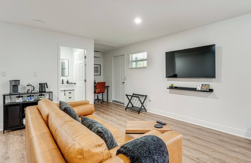 Lakeland Apartment | Stylish Lakeland Studio w/Workspace