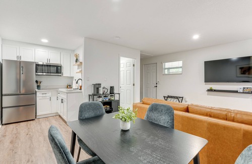 Lakeland Apartment | Stylish Lakeland Studio w/Workspace