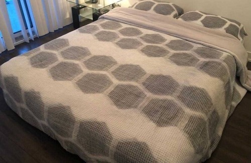 Humber Bay Condo | Stylish Lakeshore Room: Perfect Getaway with Great Amenities!