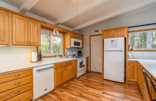 Almelund House | Stylish Long Lake Lodge: 1 hr from Twin Cities w game room, fire pit, lakefront