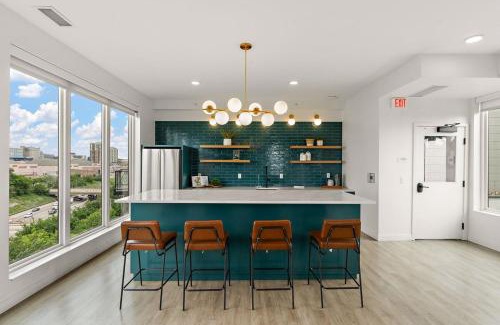Downtown Minneapolis Apartment | Stylish Luxury 1Bedroom In Downtown Minneapolis, Minutes From Minneapolis Convention Center & US Bank Arena