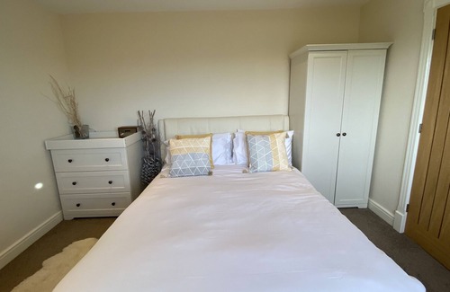 Rhyl House | Stylish Luxury Cottage With Countryside Views