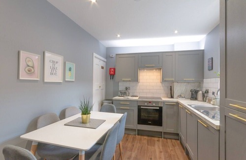 Margate House | Stylish Margate home close to the BEACH By ADLIV