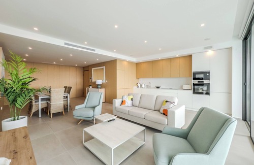 Lagos Apartment | Stylish Marina View apt. (IH 2-3B)